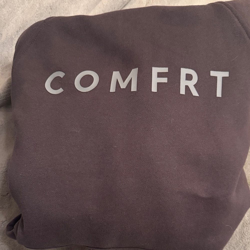 Brand New Unisex Grey Comfrt Sweater Size M!!